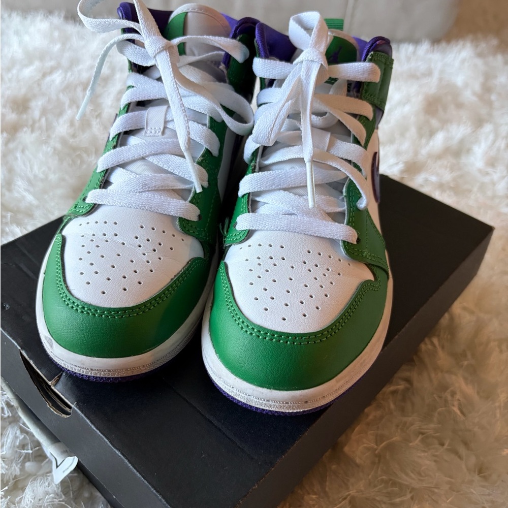 Jordan 1 Mid (PS) Kids Green and White Sneakers